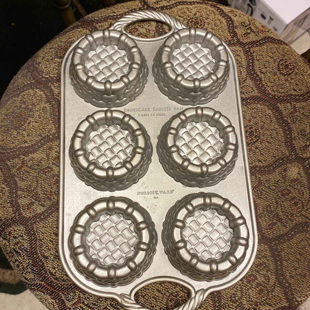 Nordic Ware Shortcake Baskets Pan.